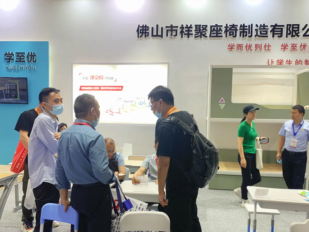 福建教育裝備協會會長及新疆教育局代表莅臨祥聚座椅展位「2021廈門·第79屆中國教育裝備展示會」圓滿落幕!(圖5) 福建教育裝備協會會長及新疆教育局代表莅臨祥聚座椅展位「2021廈門·第79屆中國教育裝備展示會」圓滿落幕!(圖5)