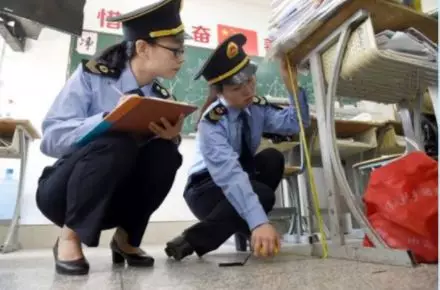 課桌椅正確坐姿，對青少年的重要性！