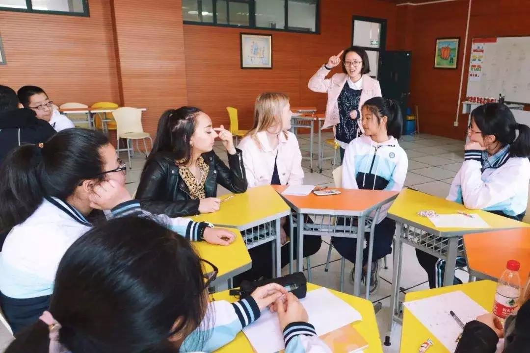 面向未來的教育,自由可變的學校家具設施才能滿足不同的教學模式